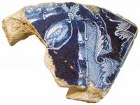 Кахлі з білою поливою і синім розписом…