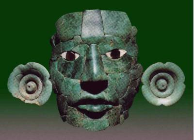 Іл. 186: Жадеїтова поховальна маска з Калакмуля. Археологічний музей… Іл. 186: Жадеїтова поховальна маска з…
