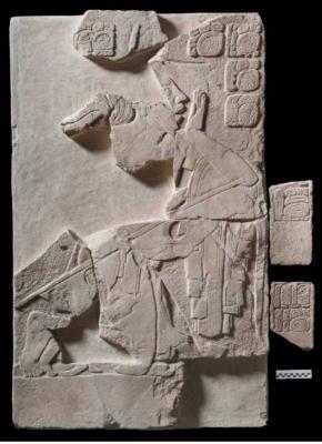 Іл. 207: “Палетка промовця” з Палацу Паленке. Фото Хорхе Переса де Лара,… Іл. 207: “Палетка промовця” з Палацу…