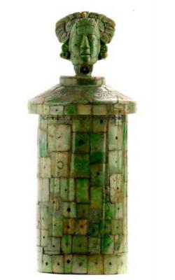 Іл. 261: Оздоблена жадеїтом скриньказ…