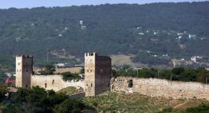 Кафінська фортеця, вид з моря