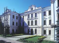 Фрагмент главного фасада Кловского…