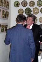 Президент В.А.Ющенко оглядає виставку