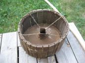 Рис. 2.4.16. Спеціальна пастка для ловлі в’юнів з колекції музею регіонального… Рис. 2.4.16. Спеціальна пастка для…