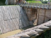 Рис. 2.4.2.3.24. Дерев’яний міст через рів, фортеця Батурин (XVIII ст.),… Рис. 2.4.2.3.24. Дерев’яний міст через…