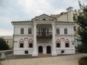 Рис. 2.4.2.4.19. «Будинок І. Мазепи» – зразок кам’яної житлової архітектури… Рис. 2.4.2.4.19. «Будинок І. Мазепи» –…