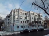 Рис. 2.7.5.37. Житловий будинок 1930-х рр. зберігся на вул. Братська, 4 Рис. 2.7.5.37. Житловий будинок 1930-х…