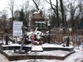 Рис. 2.8.1.41. Поховання моряків ПВФ – жертв помилкового вогню по своїм на… Рис. 2.8.1.41. Поховання моряків ПВФ –…