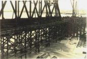 Рис. 2.8.2.1.33. Відновлений німцями Дарницький залізничний міст, фото… Рис. 2.8.2.1.33. Відновлений німцями…