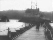 Рис. 2.8.15. Перша радянська понтонна переправа на Дніпрі у Києві поблизу… Рис. 2.8.15. Перша радянська понтонна…