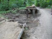 Рис. 6. 26. Одна з незаконних трас велосипедистів даун-хіл, перед демонтажем,… Рис. 6. 26. Одна з незаконних трас…